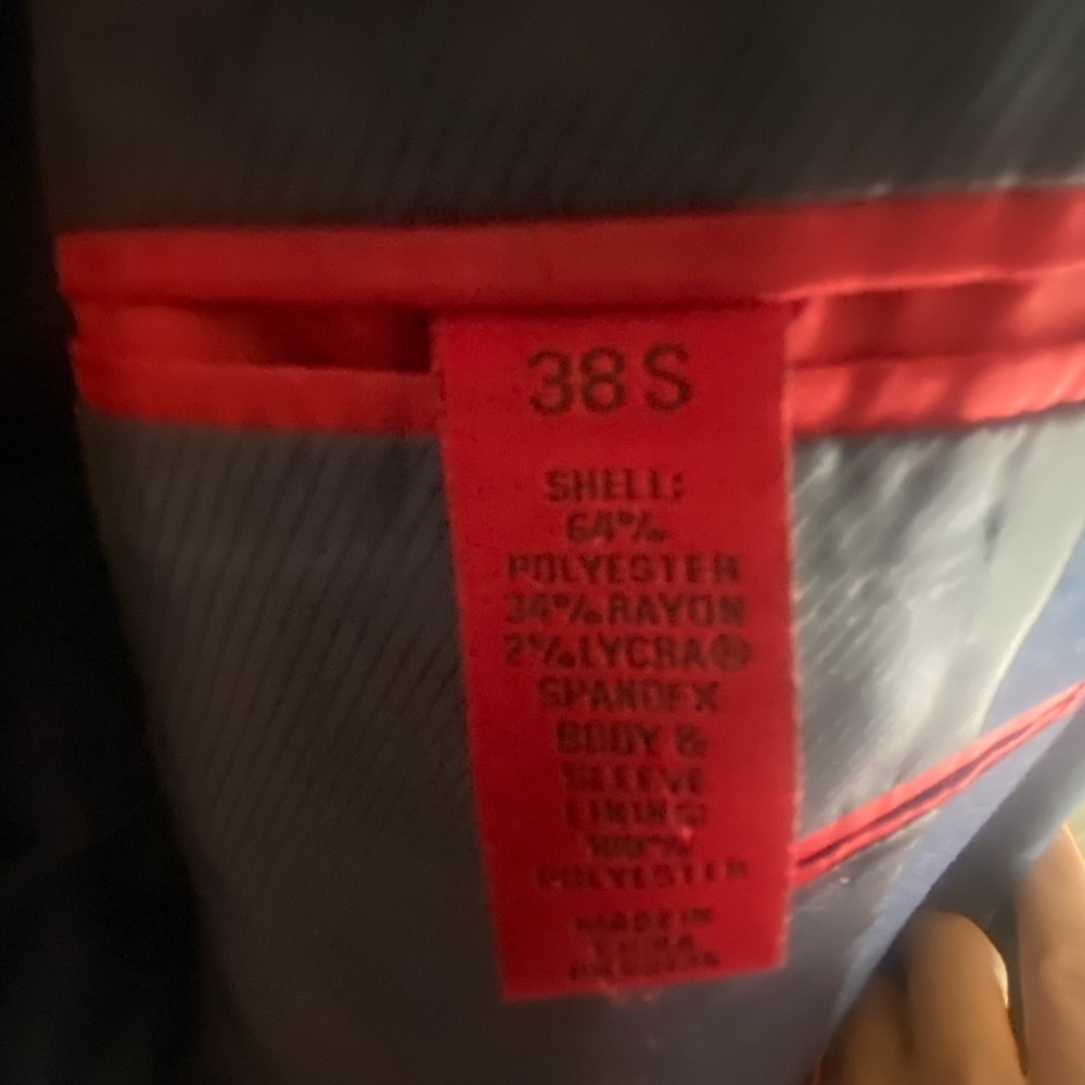 Used just once on wedding, look brand new. It also include 32/30 pants